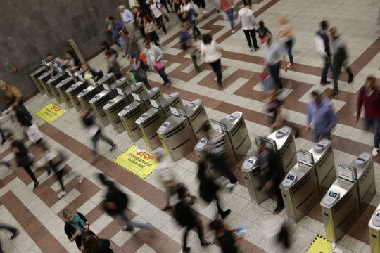 Εξετάζεται μείωση στο εισιτήριο λεωφορείων