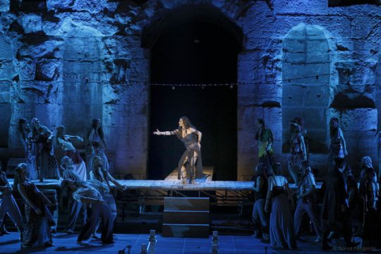 «Περουζέ» με κρίση ταυτότητας