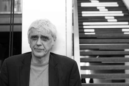 «Για να επιζήσω έμαθα να επινοώ έναν παράλληλο τρόπο ζωής»