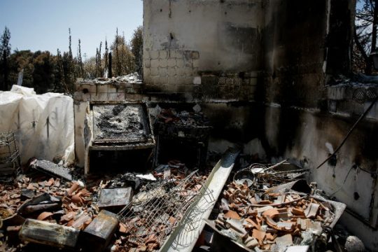 Ανταλλαγή «πυρών» οκτώ μέρες μετά την καταστροφή