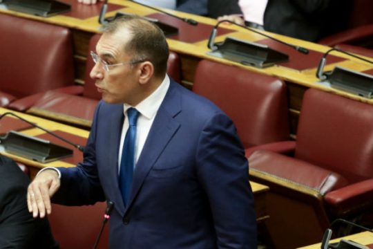 Παραίτηση ή μομφή για τον Δ. Καμμένο