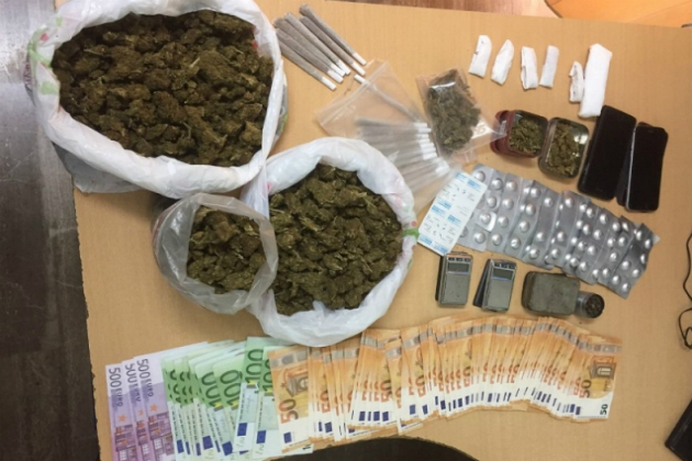 Ηράκλειο: Σύλληψη πέντε ατόμων με κάνναβη και μετρητά