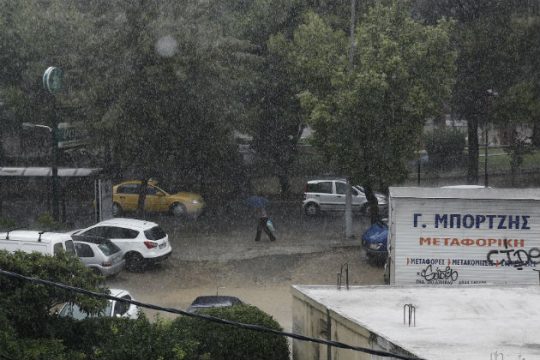 Δεκάδες κλήσεις στην Πυροσβεστική λόγω νεροποντής