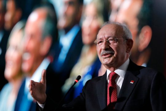 Στο στόχαστρο του Ερντογάν ο αρχηγός της αξιωματικής αντιπολίτευσης