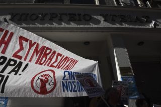 Στον «αέρα» 2.000 επικουρικοί γιατροί και εργαζόμενοι