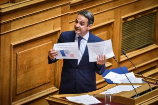 Στρίβειν διά των ύβρεων και της σιωπής
