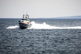 Βουτιά θανάτου για 18χρονο με το αυτοκίνητό του στη θάλασσα