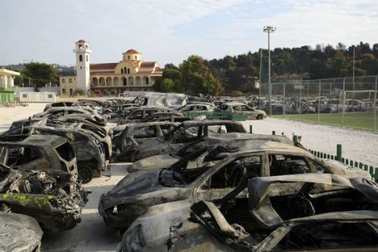 Ανεπιθύμητα τα ΜΜΕ στην κηδεία της οικογένειας Φύτρου