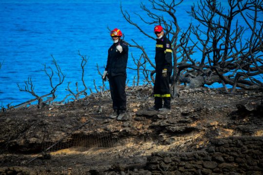 Βγήκαν τα «μαχαίρια» μετά το πέρας του εθνικού πένθους