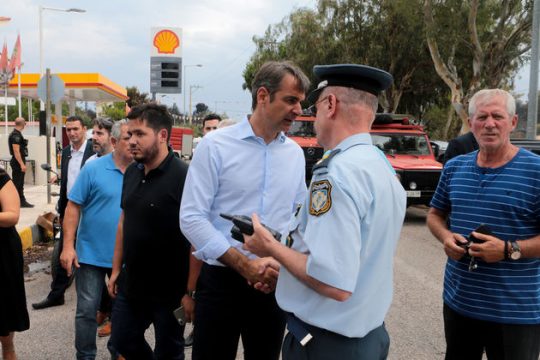 Αντιπολίτευση σε χαμηλούς τόνους