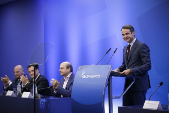 Ο νεοφιλελευθερισμός χέρι-χέρι με την ακροδεξιά