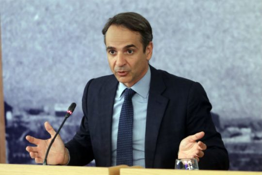 Ανάμεσα σε δύο γραμμές