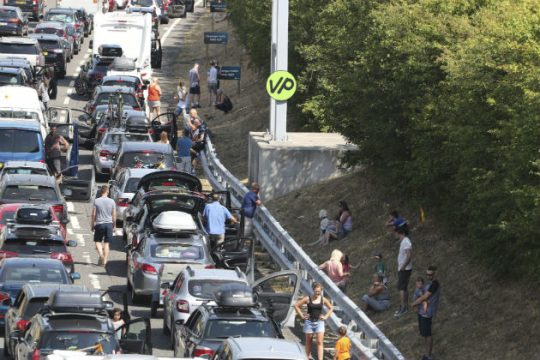 Κυκλοφοριακό χάος στη Βρετανία λόγω κακοκαιρίας
