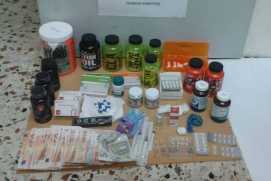 Συλλήψεις τριών 19χρονων στη Ραφήνα για ναρκωτικά