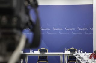 Πόλεμος μακάβριων ανακοινώσεων