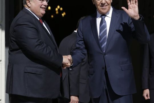 Χαλαρώνει το σχοινί η Αθήνα, ακολουθεί η Μόσχα
