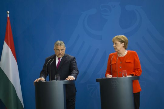 Επαναπροωθήσεις στην Ελλάδα δείχνει ο Όρμπαν