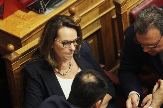 Σύγκρουση για τις τροπολογίες στην Επιτροπή Οικονομικών
