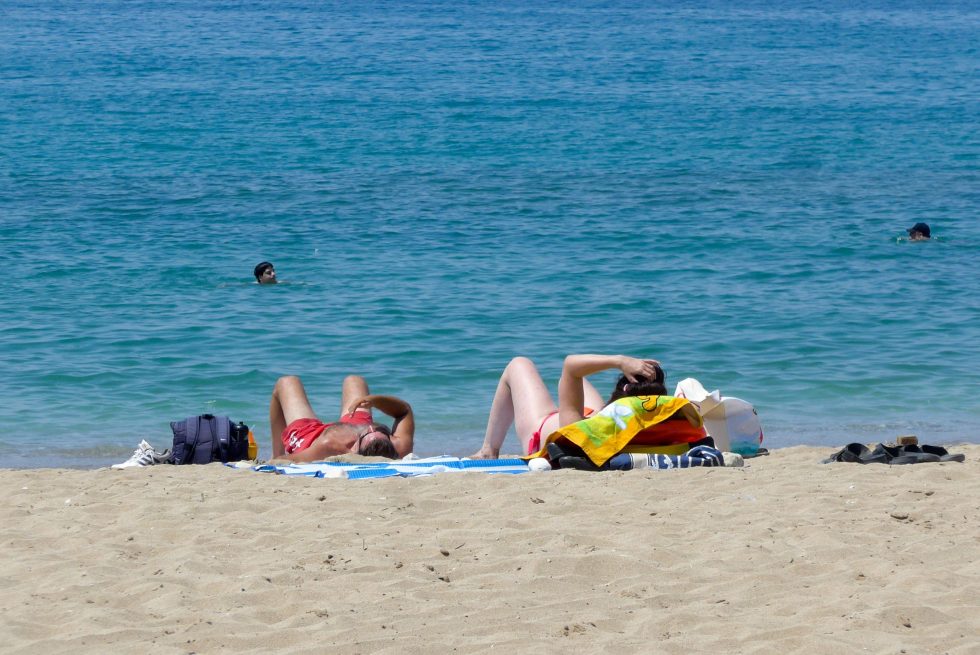 Δημοφιλείς παραλίες ακατάλληλες για κολύμπι στην Αττική
