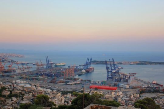 Τραυματισμός εργάτη στη Ζώνη Περάματος