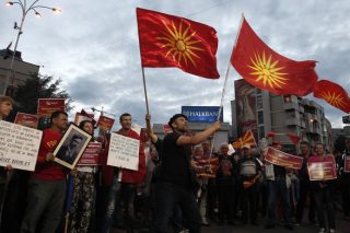 Σκόπια, ΝΑΤΟ, Ρώσοι και ποδόσφαιρο