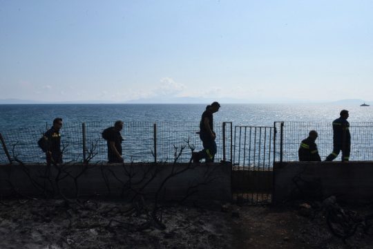 Εντολή Κοντονή να ερευνηθεί η ελεύθερη πρόσβαση στις παραλίες της Αν. Αττικής