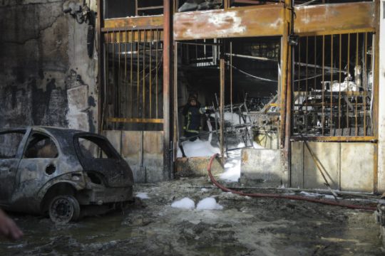 Στάχτη έγινε βιοτεχνία με κεριά στο Μεταξουργείο