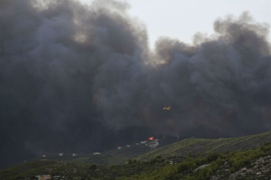 Η καταστροφή συνεχίζεται
