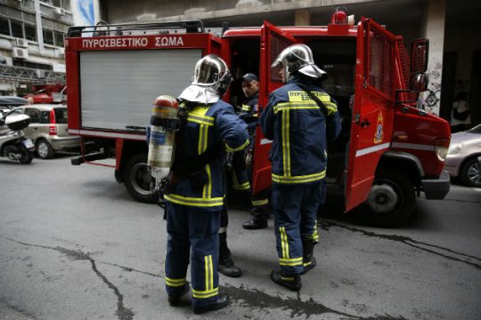 Υπό έλεγχο η φωτιά, απομακρύνθηκαν σώα επτά άτομα
