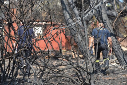 Οι Εθελοντές Πυροσβέστες διαψεύδουν ότι έμειναν νηστικοί στην πυρκαγιά