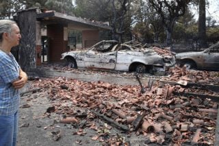 «Σκόνη, ό,τι μου είχε μείνει από τους γονείς μου έγινε σκόνη…»