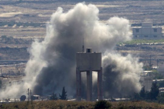Έδιωξαν από τα σύνορά τους άμαχους Σύρους εν μέσω βομβαρδισμών