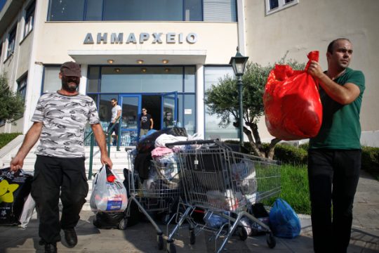 Μεγαλώνει το κύμα εθελοντισμού σε Ραφήνα και Μαραθώνα