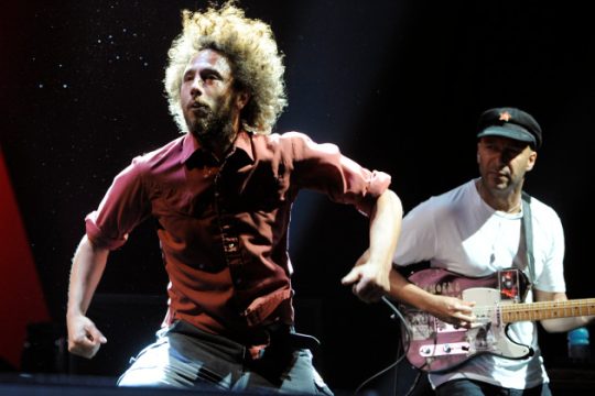 Rage Against The Machine εναντίον Νάιτζελ Φάρατζ