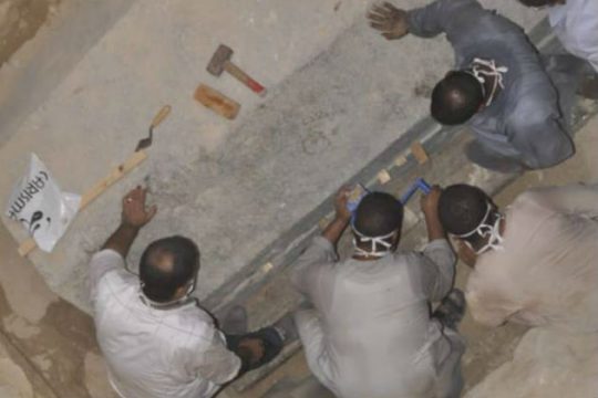 Τι περιέχει η τεράστια σαρκοφάγος στην Αίγυπτο;