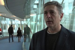 Πετώντας την ηθική στα… σκουπίδια