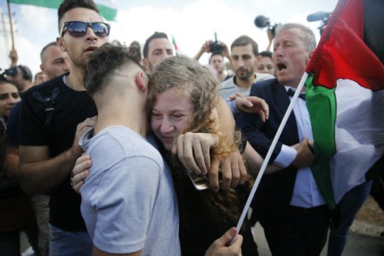 Eλεύθερες η Άχεντ Ταμίμι και η μητέρα της