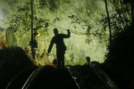 Αγωνία για εγκλωβισμένα παιδιά στα έγκατα της γης