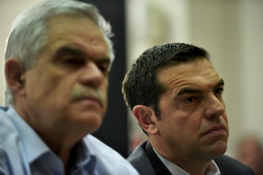 Κυβερνητικές αιχμές για τις αιτίες των πυρκαγιών στην Αττική