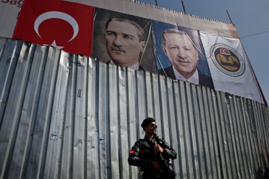 Η κατάσταση εκτάκτου ανάγκης έφυγε, οι συλλήψεις παραμένουν