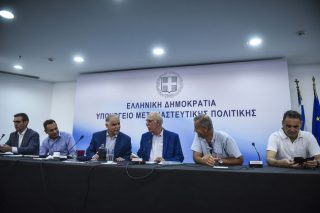 Τρεις βάρδιες σε 24ωρη βάση στα Κέντρα Υποδοχής προσφύγων
