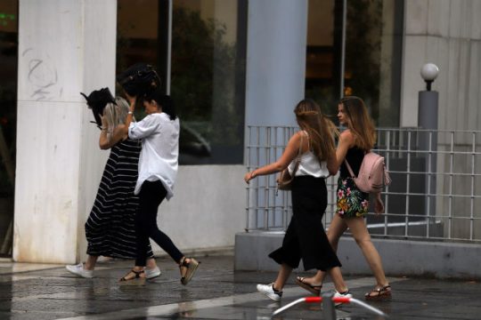 Άστατος καιρός με βροχές και καταιγίδες