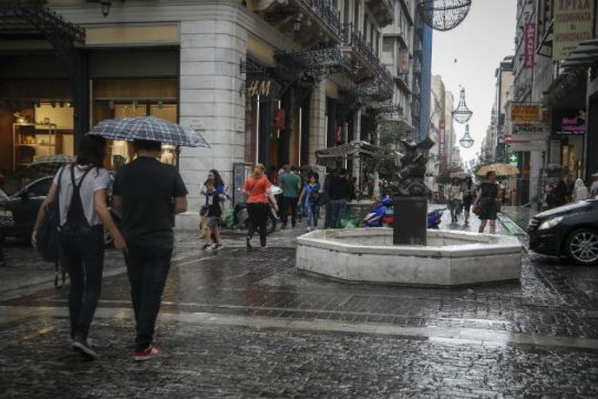 Βροχές και καταιγίδες την Κυριακή