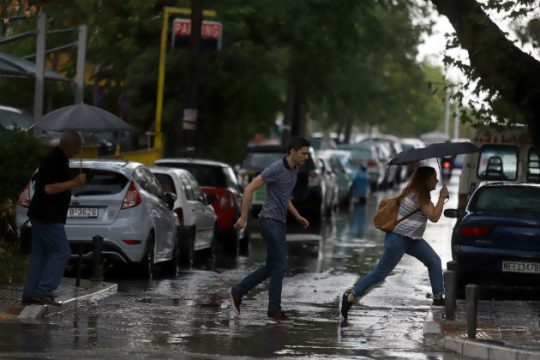 Άστατος καιρός με βροχές και χαλάζι