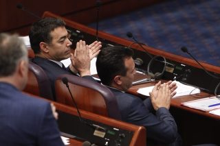 Η Βουλή της ΠΓΔΜ ψήφισε δεύτερη φορά τον νόμο που κυρώνει τη Συμφωνία των Πρεσπών