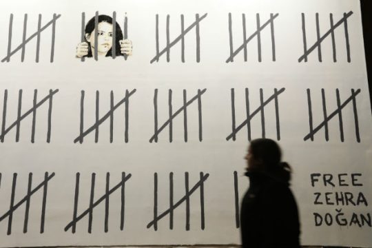 Η Ζέχρα ευχαριστεί τον Banksy μέσα από τη φυλακή