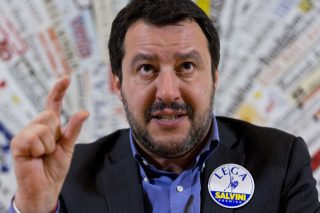 Η Λέγκα «πουλάει» ρατσισμό για να ξεχαστεί το σκάνδαλο