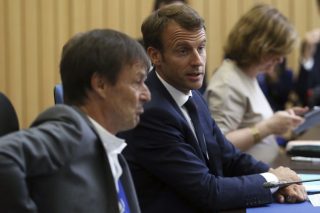 Ο Μακρόν άφησε τον Νικολά Ιλό στο έλεος των κυνηγών…