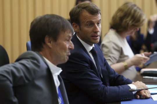 Ο Μακρόν άφησε τον Νικολά Ιλό στο έλεος των κυνηγών…