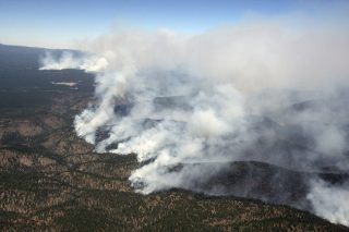 Πώς συνδέεται η κλιματική αλλαγή με τις πυρκαγιές
